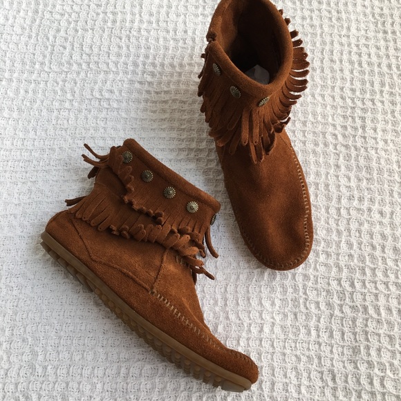 Minnetonka Shoes - Minnetonka Short Fringe Moccasin Boots